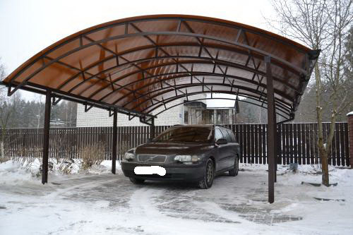 Автомобильный навес из поликарбоната